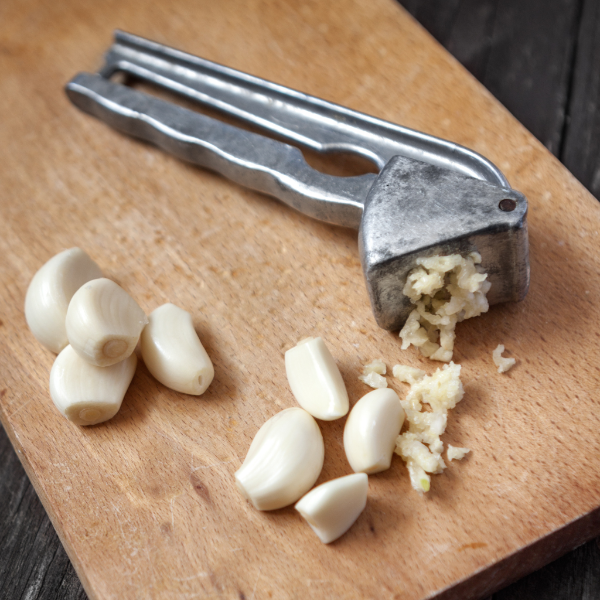 Garlic , peeled 0.25 kg pack - Sharbatly.Club