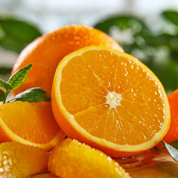 Spanish Navel oranges from Sharbatly in a 9 kg carton, fresh and bright with smooth, vibrant orange skin.