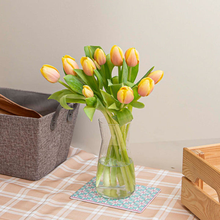 Fresh Peach Tulips flower arrangement with 10 stems from Fresh Flower Holland, showcasing vibrant blooms and green foliage.